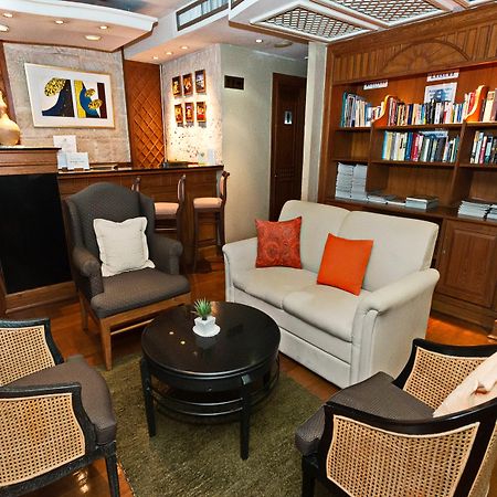 Silom Serene A Boutique Hotel Bangkok Bagian luar foto
