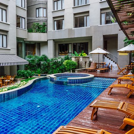 Silom Serene A Boutique Hotel Bangkok Bagian luar foto