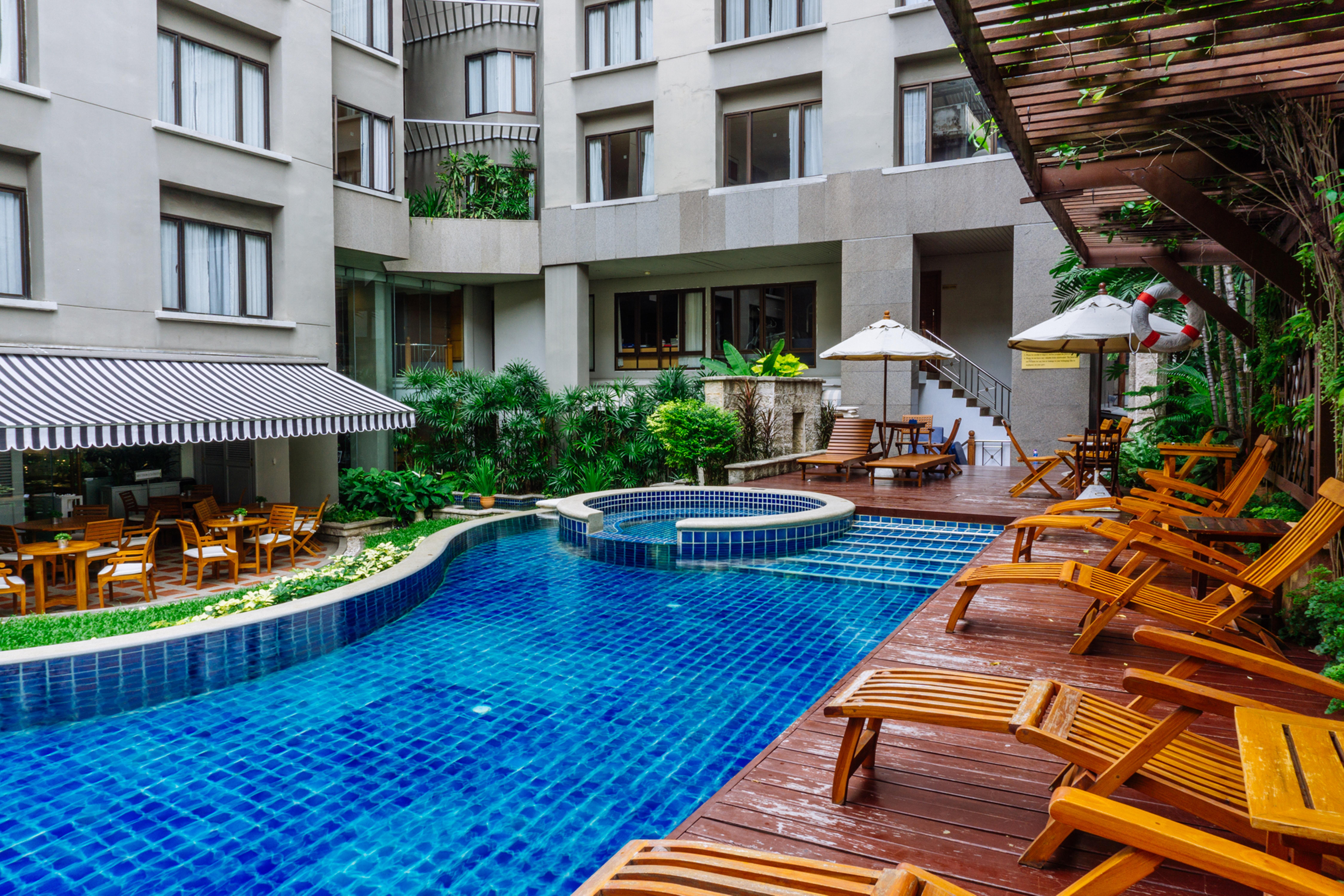 Silom Serene A Boutique Hotel Bangkok Bagian luar foto