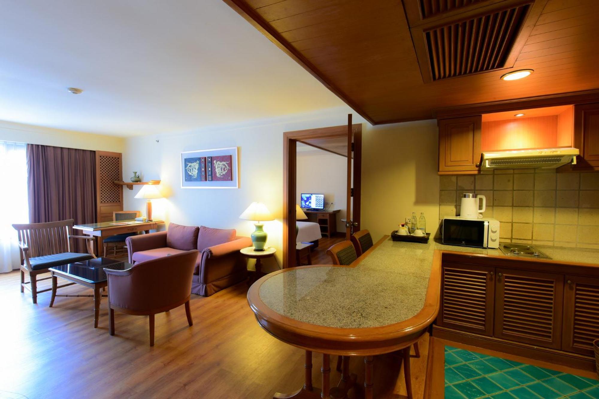 Silom Serene A Boutique Hotel Bangkok Bagian luar foto