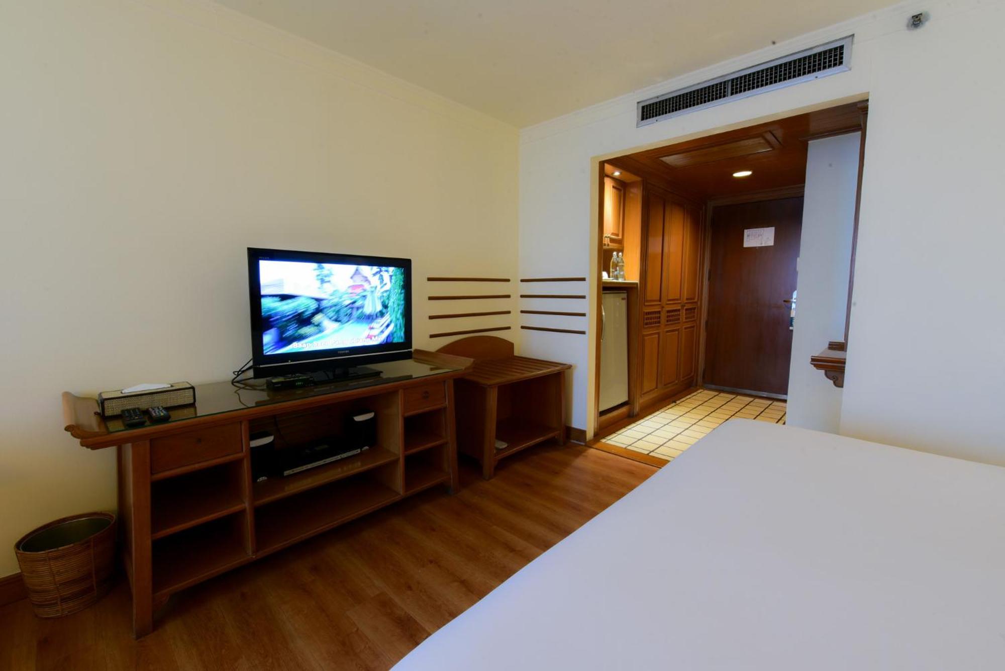 Silom Serene A Boutique Hotel Bangkok Bagian luar foto