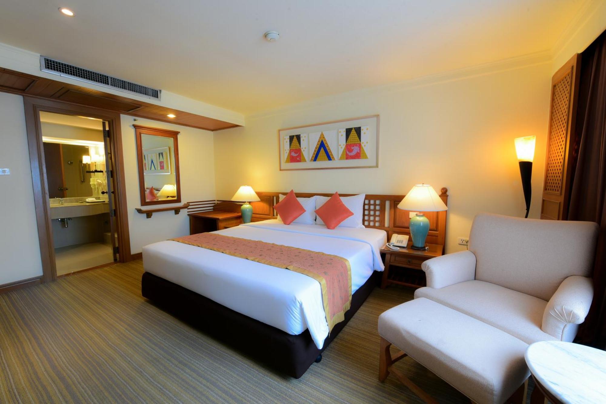 Silom Serene A Boutique Hotel Bangkok Bagian luar foto