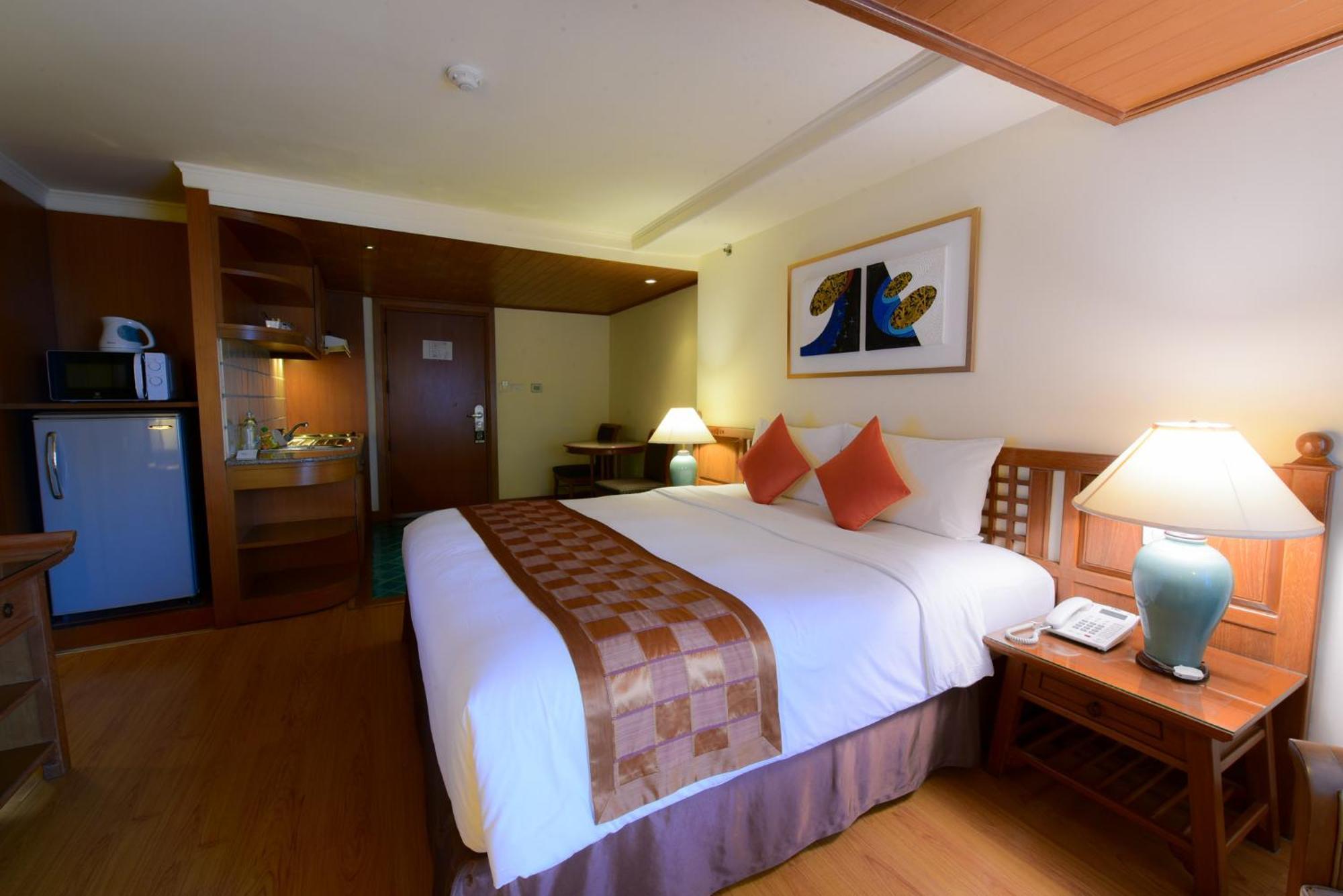 Silom Serene A Boutique Hotel Bangkok Bagian luar foto