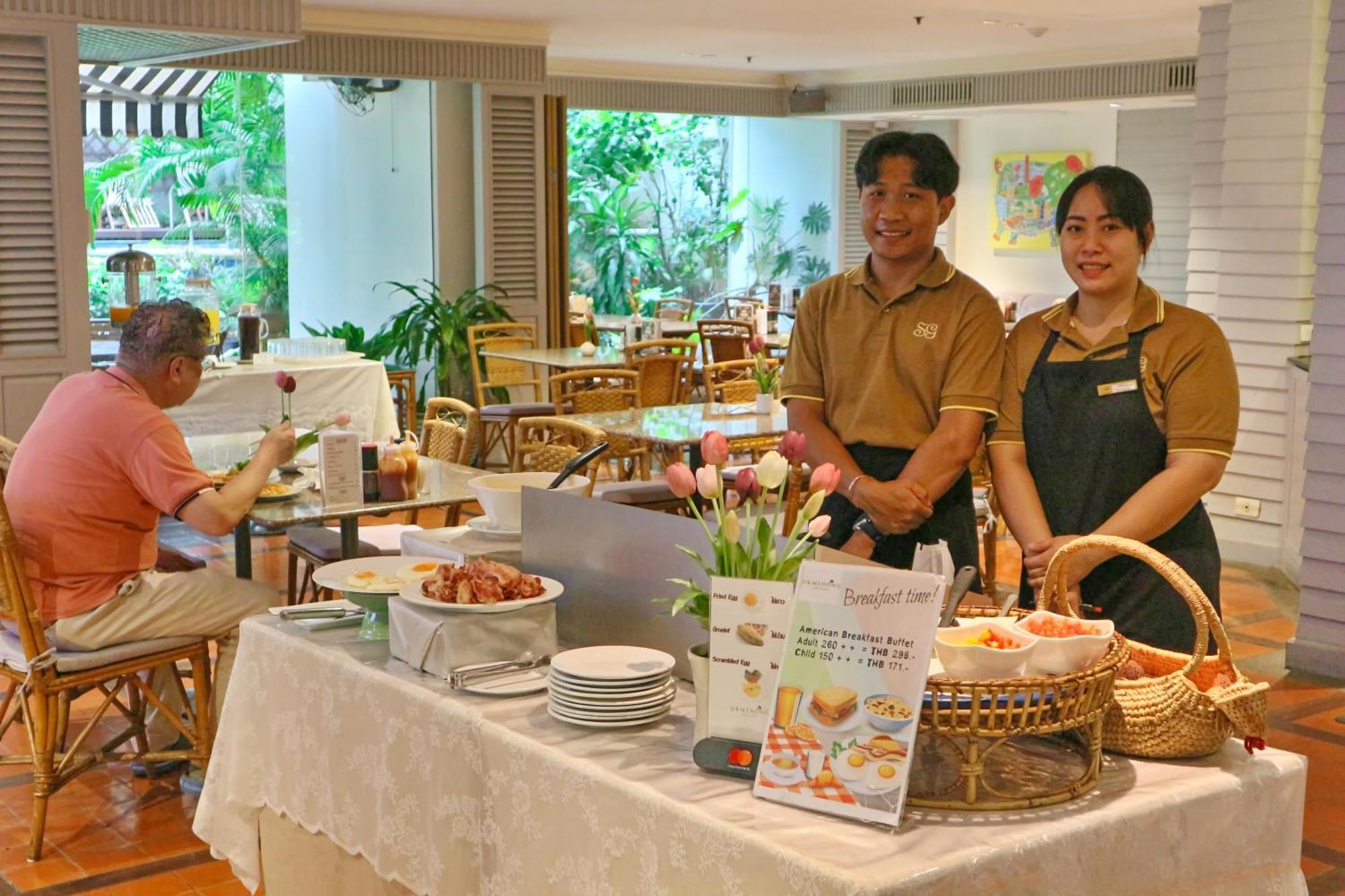 Silom Serene A Boutique Hotel Bangkok Bagian luar foto