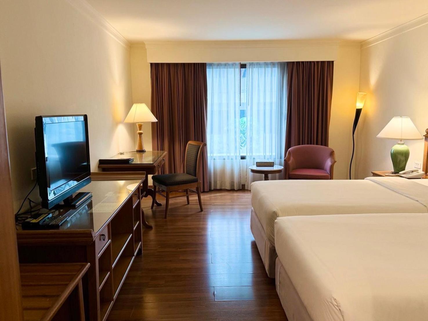 Silom Serene A Boutique Hotel Bangkok Bagian luar foto