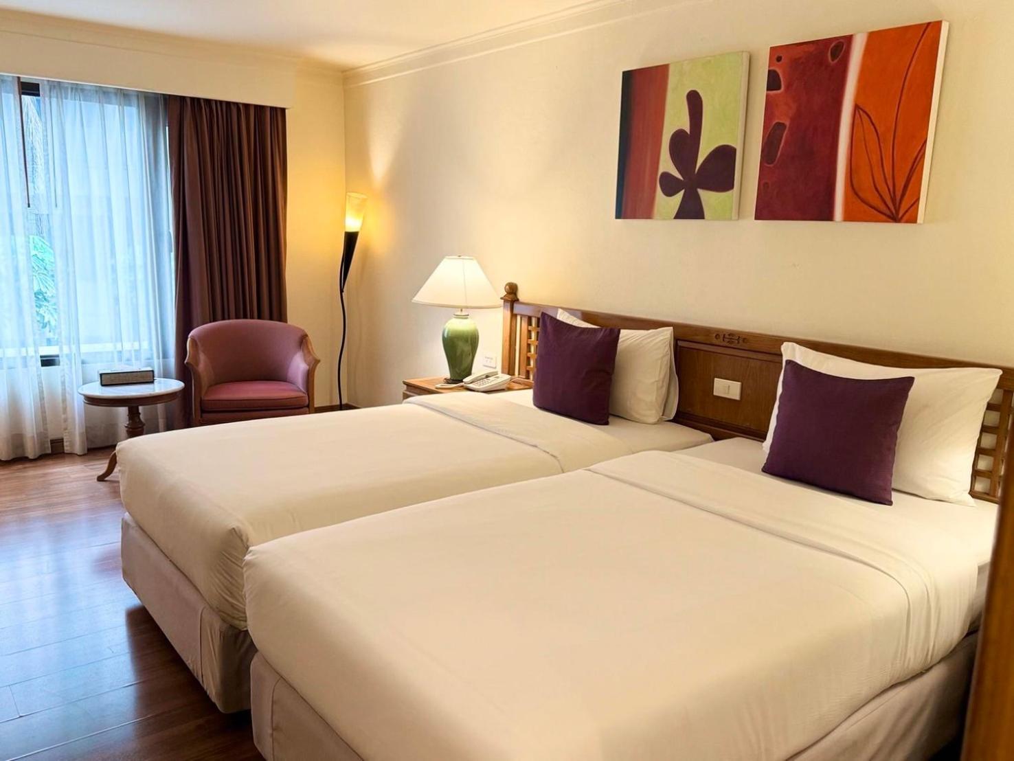 Silom Serene A Boutique Hotel Bangkok Bagian luar foto