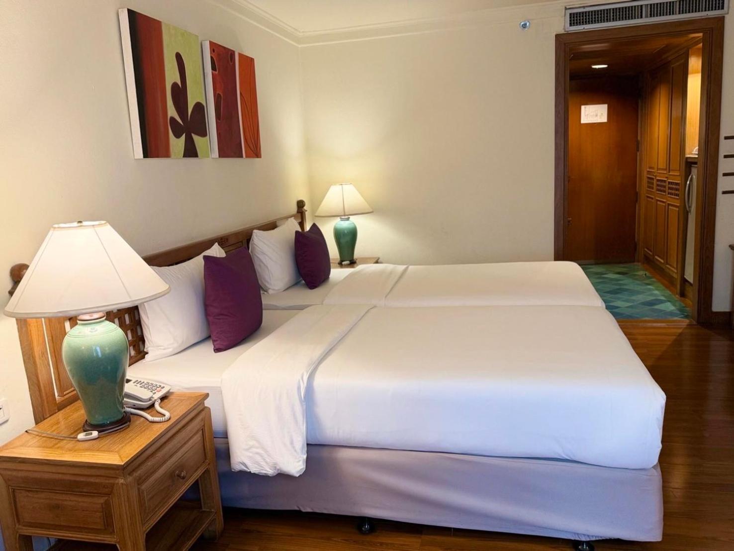 Silom Serene A Boutique Hotel Bangkok Bagian luar foto