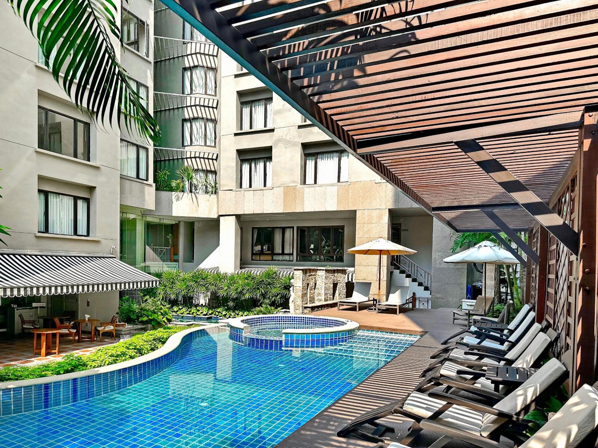 Silom Serene A Boutique Hotel Bangkok Bagian luar foto