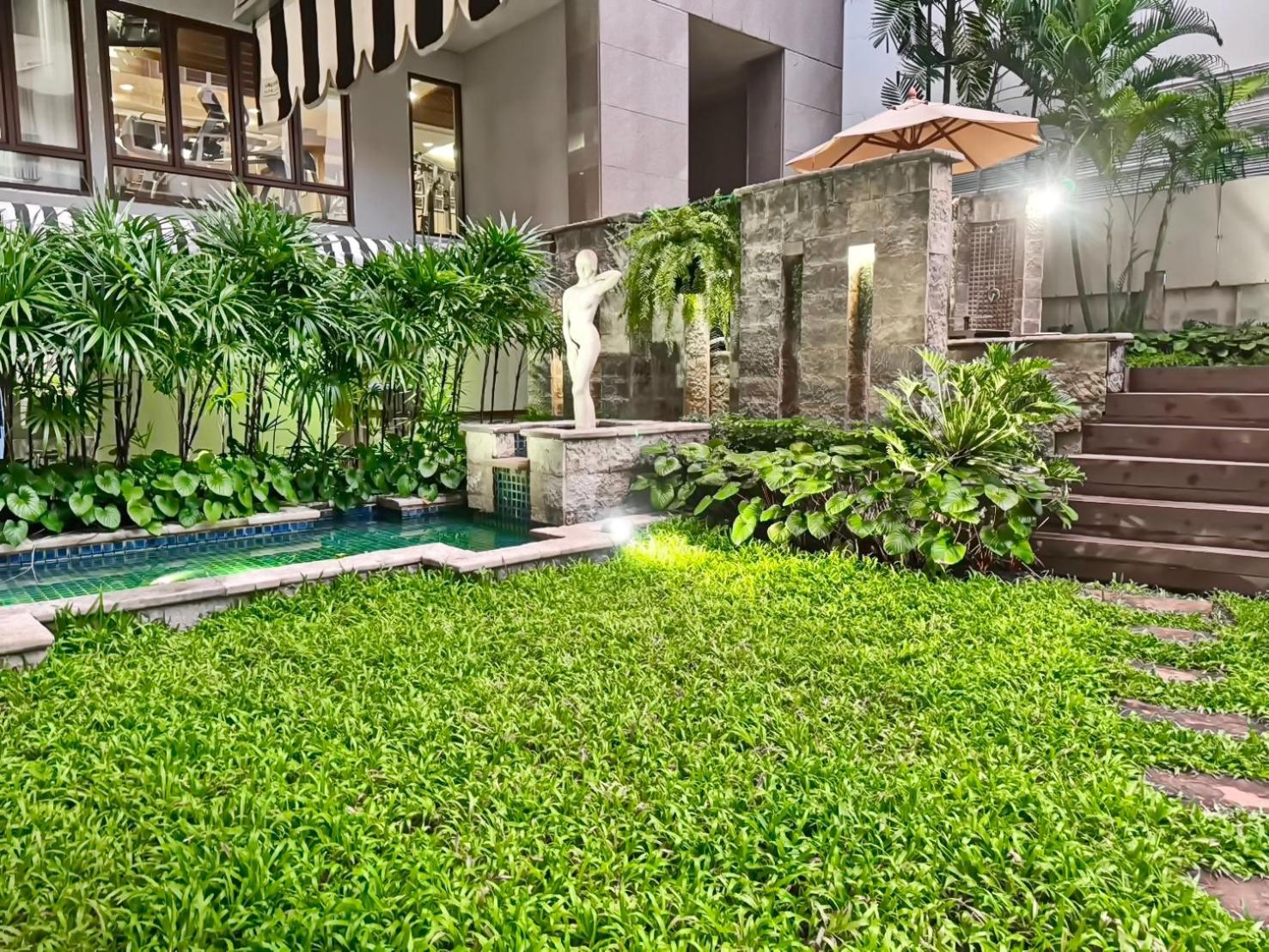 Silom Serene A Boutique Hotel Bangkok Bagian luar foto