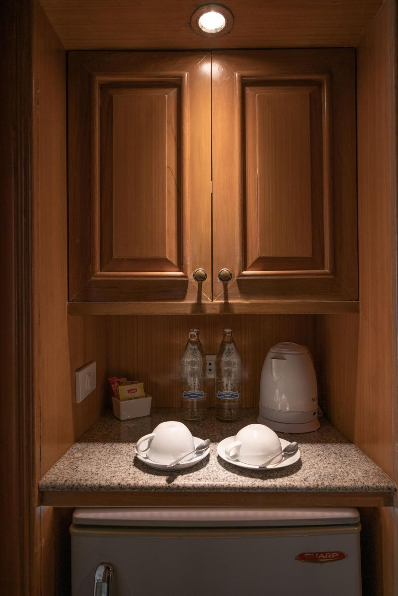 Silom Serene A Boutique Hotel Bangkok Bagian luar foto