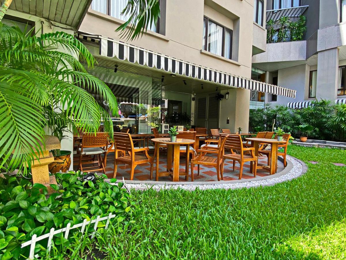 Silom Serene A Boutique Hotel Bangkok Bagian luar foto