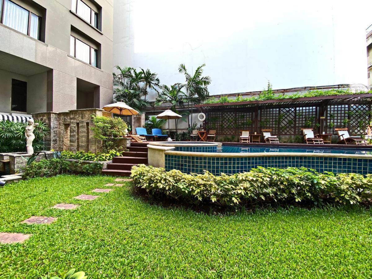 Silom Serene A Boutique Hotel Bangkok Bagian luar foto